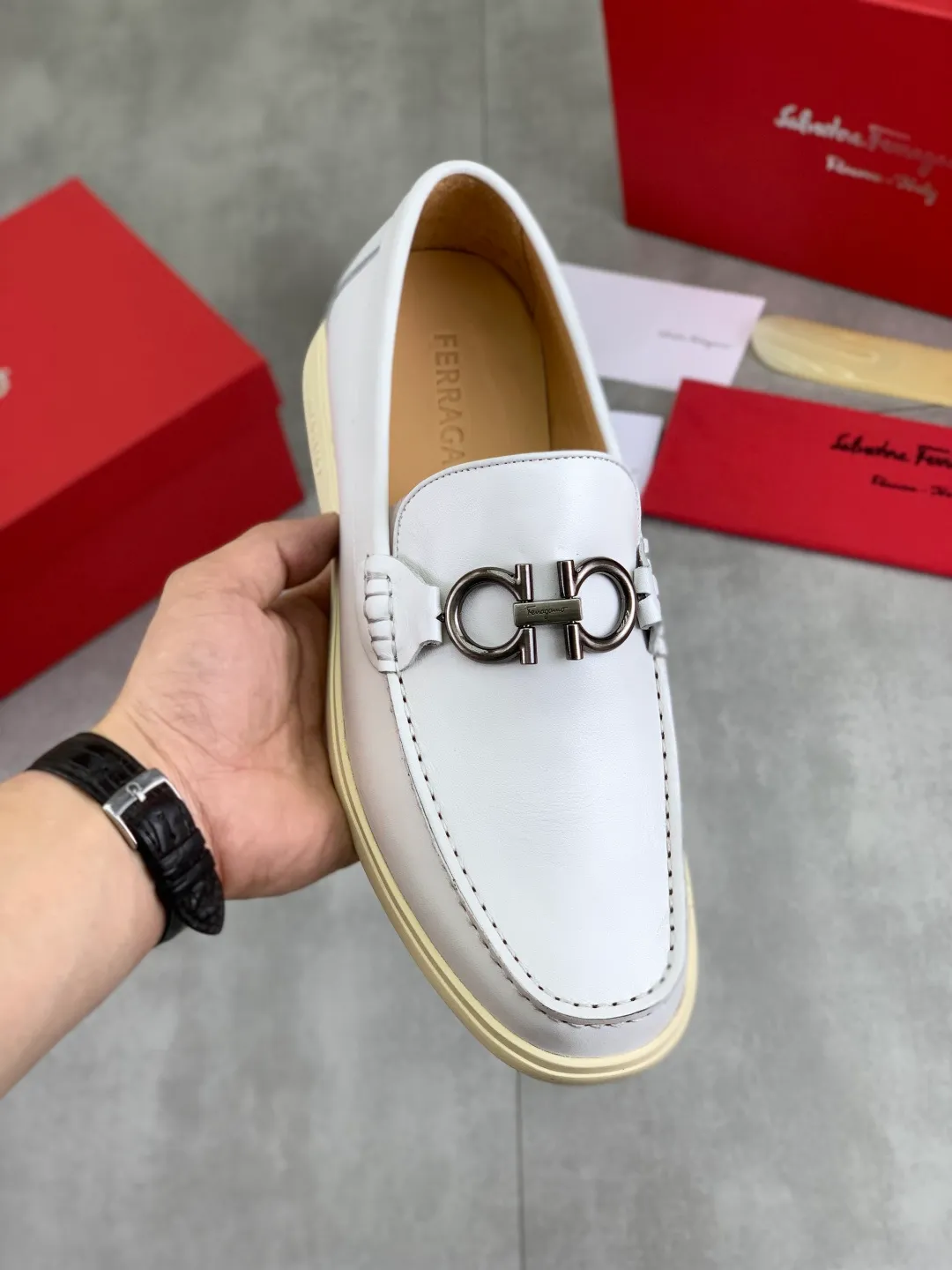 Men's Men's Shoes 💰P580💰[New Style] Water-dyed Niuli 🆘[Salvatore Ferragamo] Ferragamo's latest casual business leather shoes for men! Listed simultaneously! The fabric is made of specially imported original pebbled calfskin, and the lining is made of imported water-dyed cowhide. It is absolutely luxurious and leads the fashion trend. Matching code: 38-44 (45 and 46 can be customized) Black, brown and burgundy colors available